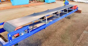 A screw conveyor system moves bulk grain materials